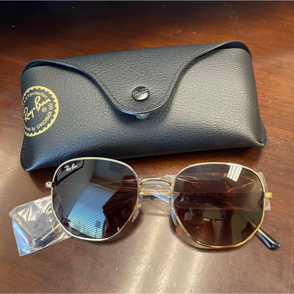 Ray-Ban RB3682 Sunglasses - Polished Gold with Brown Gradient - New in Box
